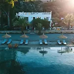 Castelle Hotel
