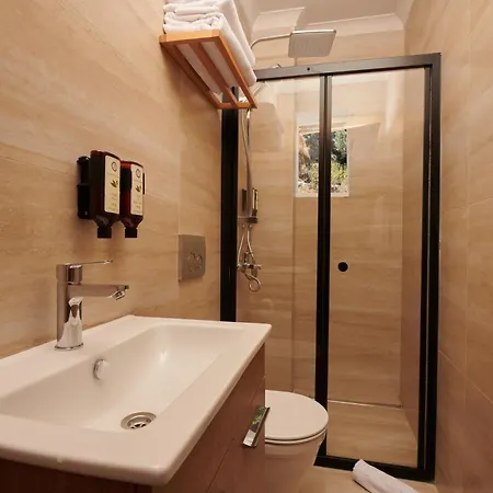 Castelle Hotel *